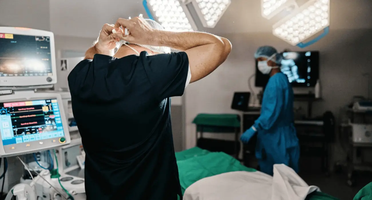 How the Best Spine Surgeon in Los Angeles Diagnoses and Treats Complex Spine Conditions