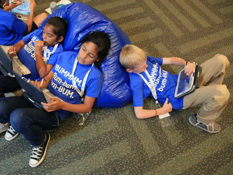 Mexico’s Plan to Protect Children Online, Explained Children learning with laptops and tablet computers at a school event